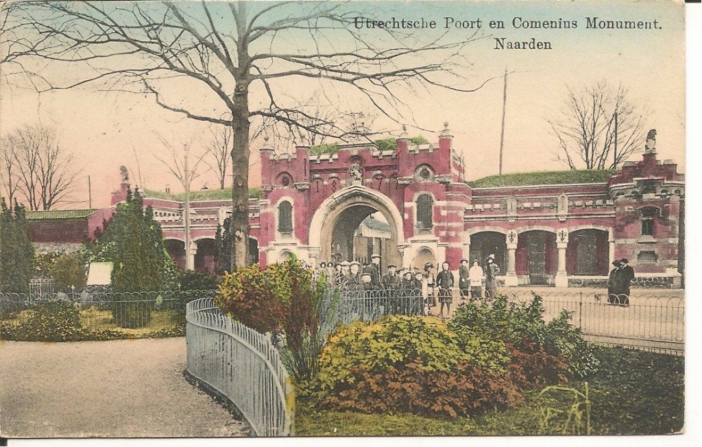 Ansichtkaart Naarden: Utrechtse Poort en Comenius Monument, Ophalen of Verzenden, Voor 1920, Gelopen, Noord-Holland