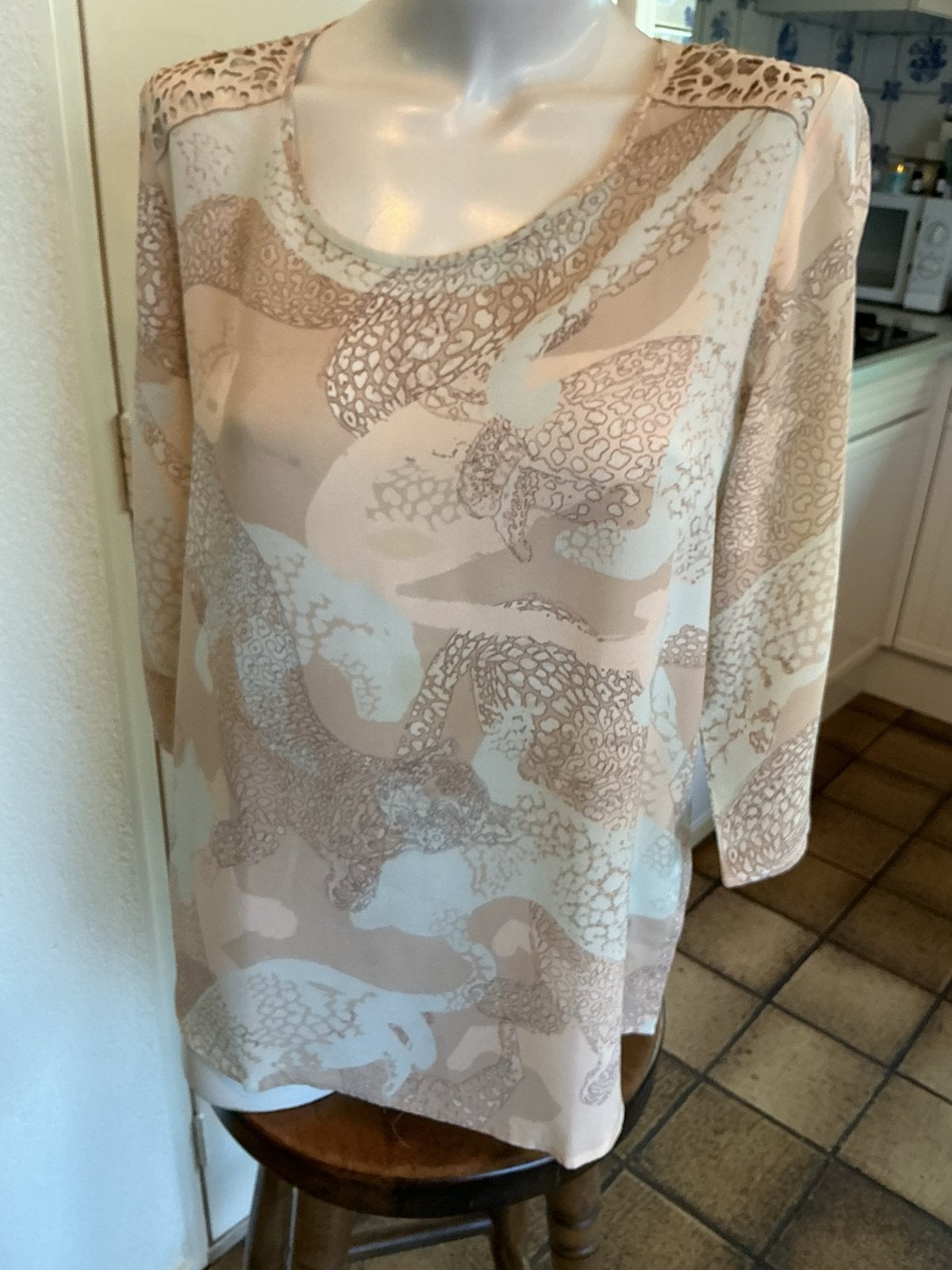 Prachtige Marc Cain blouse - Nieuwstaat, Ophalen of Verzenden, Zo goed als nieuw, Maat 38/40 (M), Beige