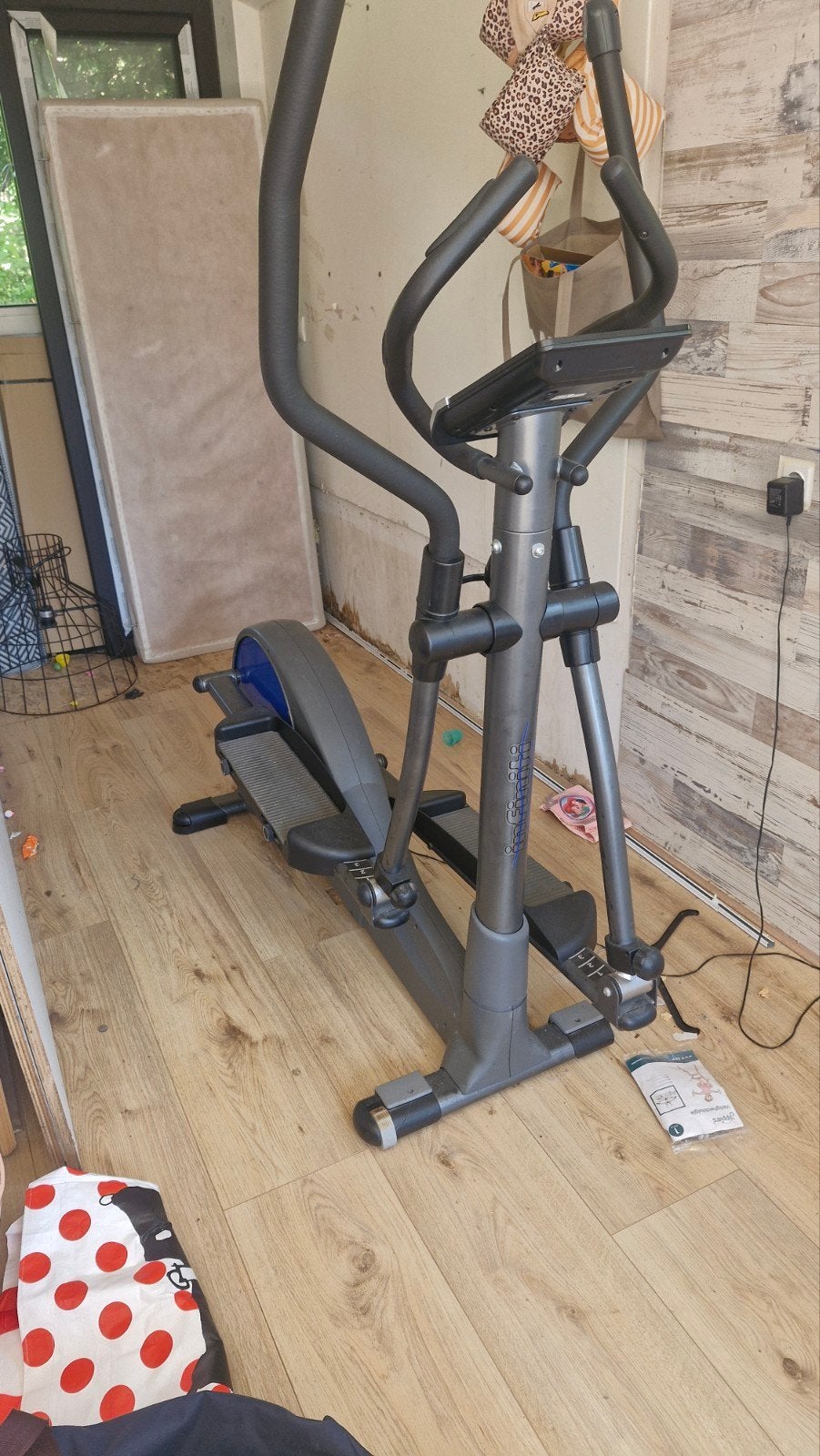 Infiniti Crosstrainer - Motorisch in orde, heeft sopje nodig, Ophalen, Gebruikt, Crosstrainer