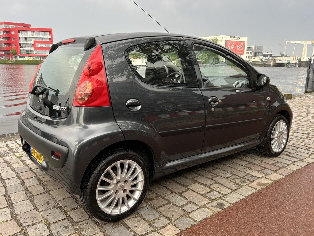 Peugeot 107 1.0-12V XS 5-deurs Airco APK keurige auto, Auto's, Peugeot, Voorwielaandrijving, Stof, Gebruikt, Zwart
