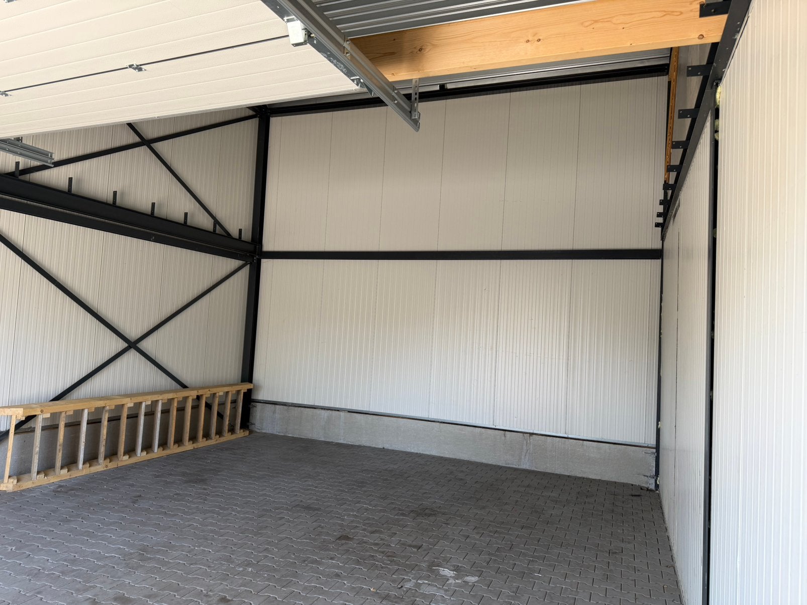 Bedrijfshal / garage / opslag Enschede, Overijssel