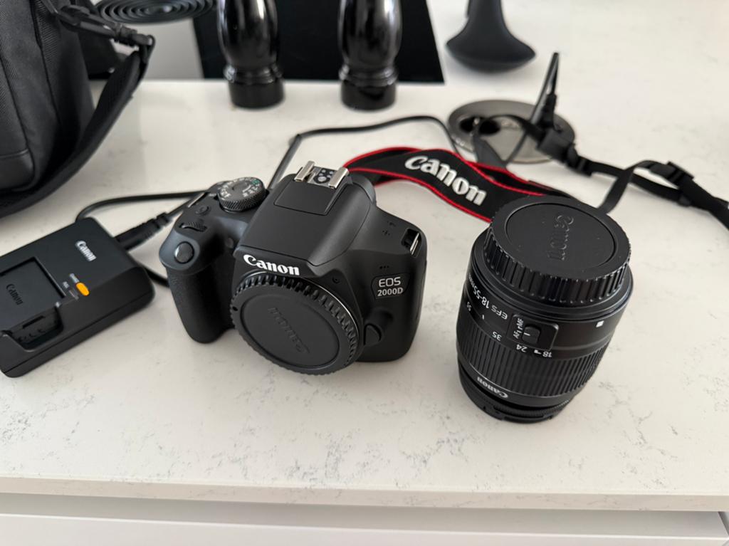Canon EOS 2000D Complete Set, Spiegelreflex, Canon, Ophalen of Verzenden, Zo goed als nieuw