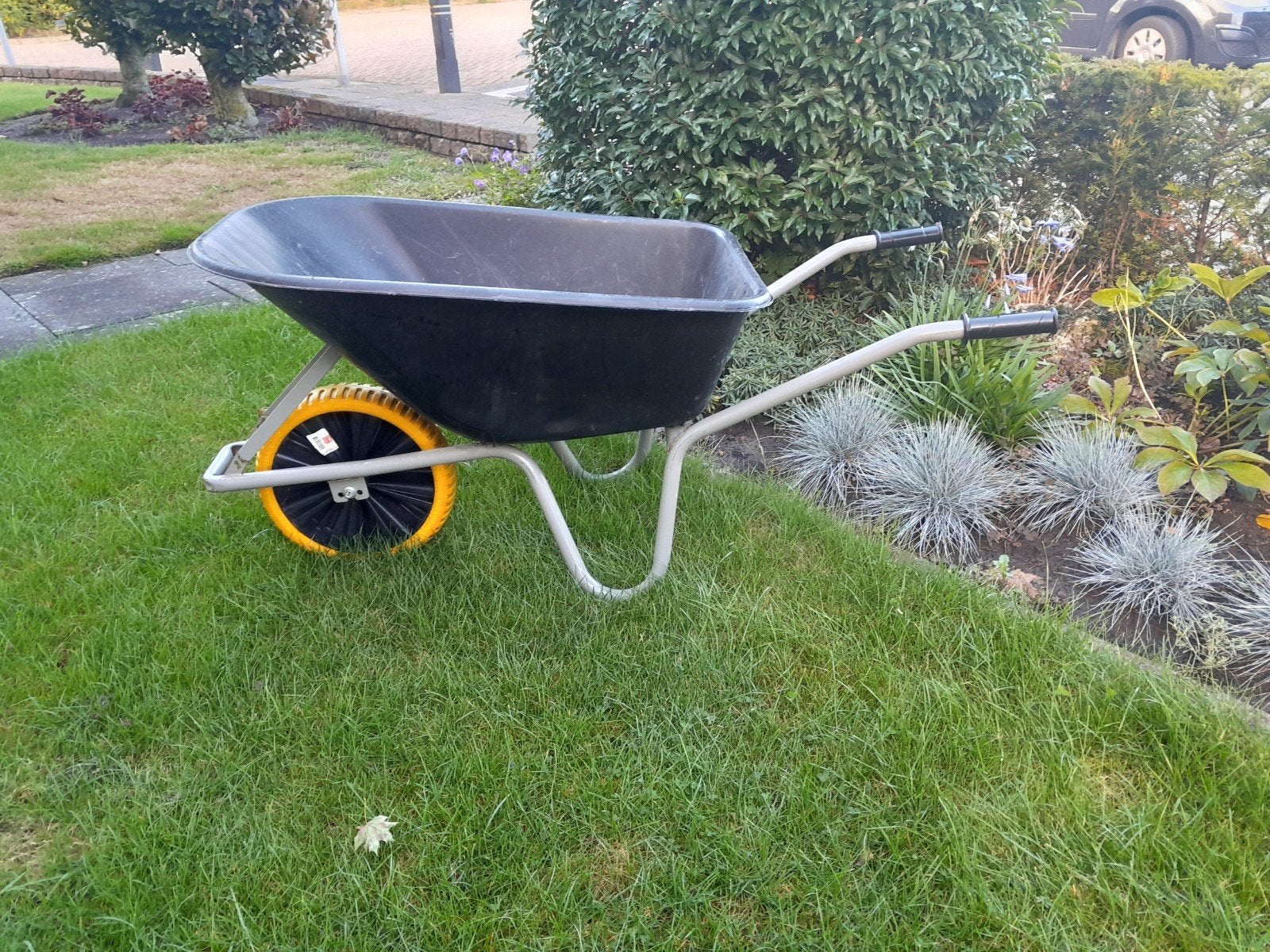 goede kruiwagen Met anti lek band, Ophalen