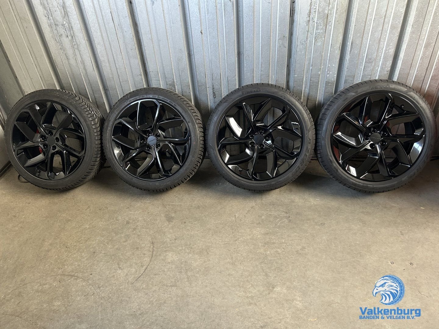8mm! Originele Lynk & Co 20 inch zwarte velgen 5x108 zomerba, Auto-onderdelen, Gebruikt, -, -, Banden en Velgen