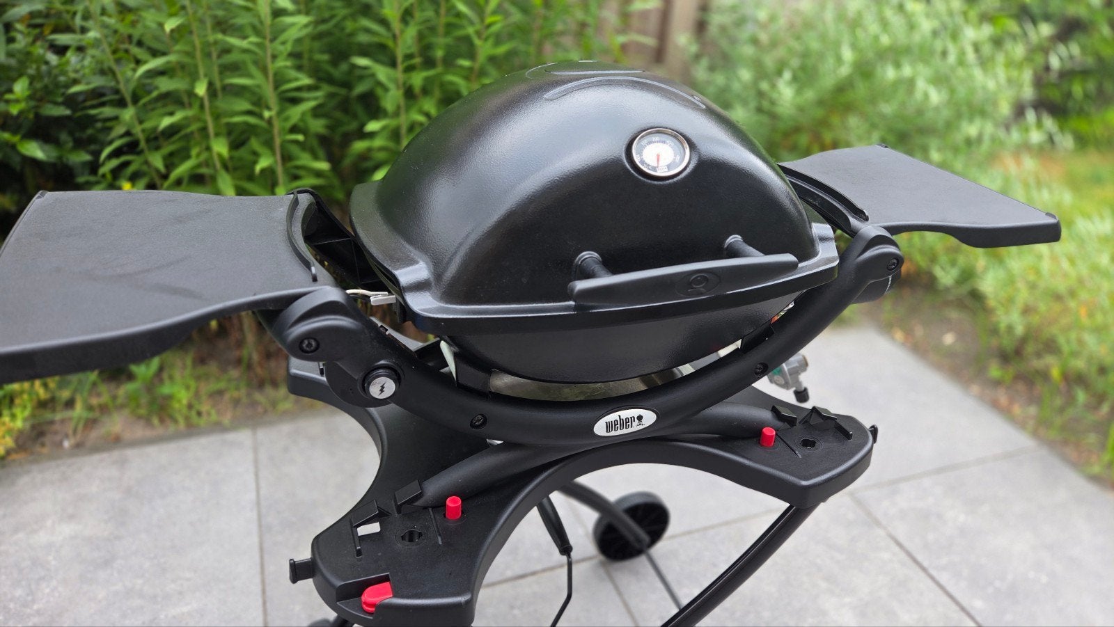 Weber Q1200 met onderstel, hoes en gascartouche, Ophalen, Gebruikt, Weber