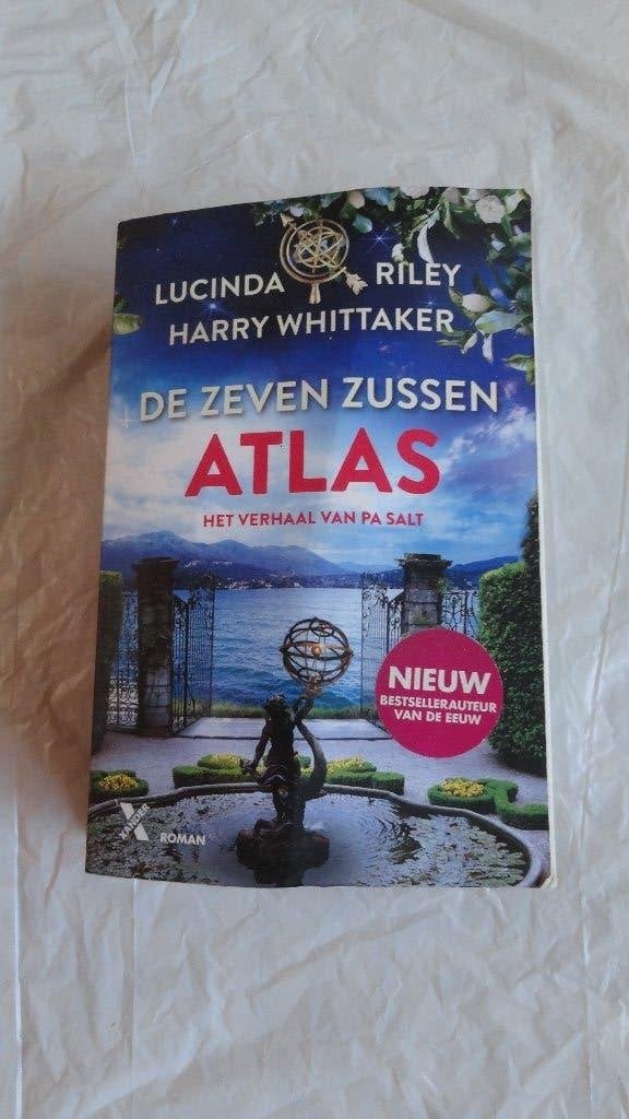 De Zeven Zussen - Atlas: Het verhaal van Pa Salt , IZGS , me, Lucinda Riley, Harry Whittaker, Ophalen of Verzenden, Zo goed als nieuw