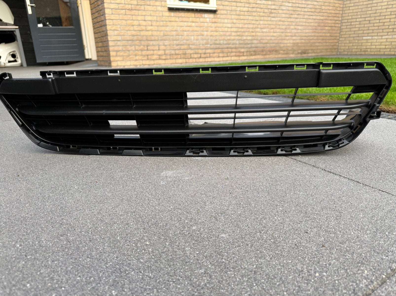 Grille/sierrooster/bumperrooster midden onder (Peugeot 108), Gebruikt, Voor, Ophalen of Verzenden, Bumper
