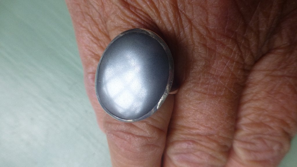 Moderne Zilveren strak Design Ring met Hematiet/ gesigneerd, Verzenden, Nieuw, 17 tot 18, Met edelsteen