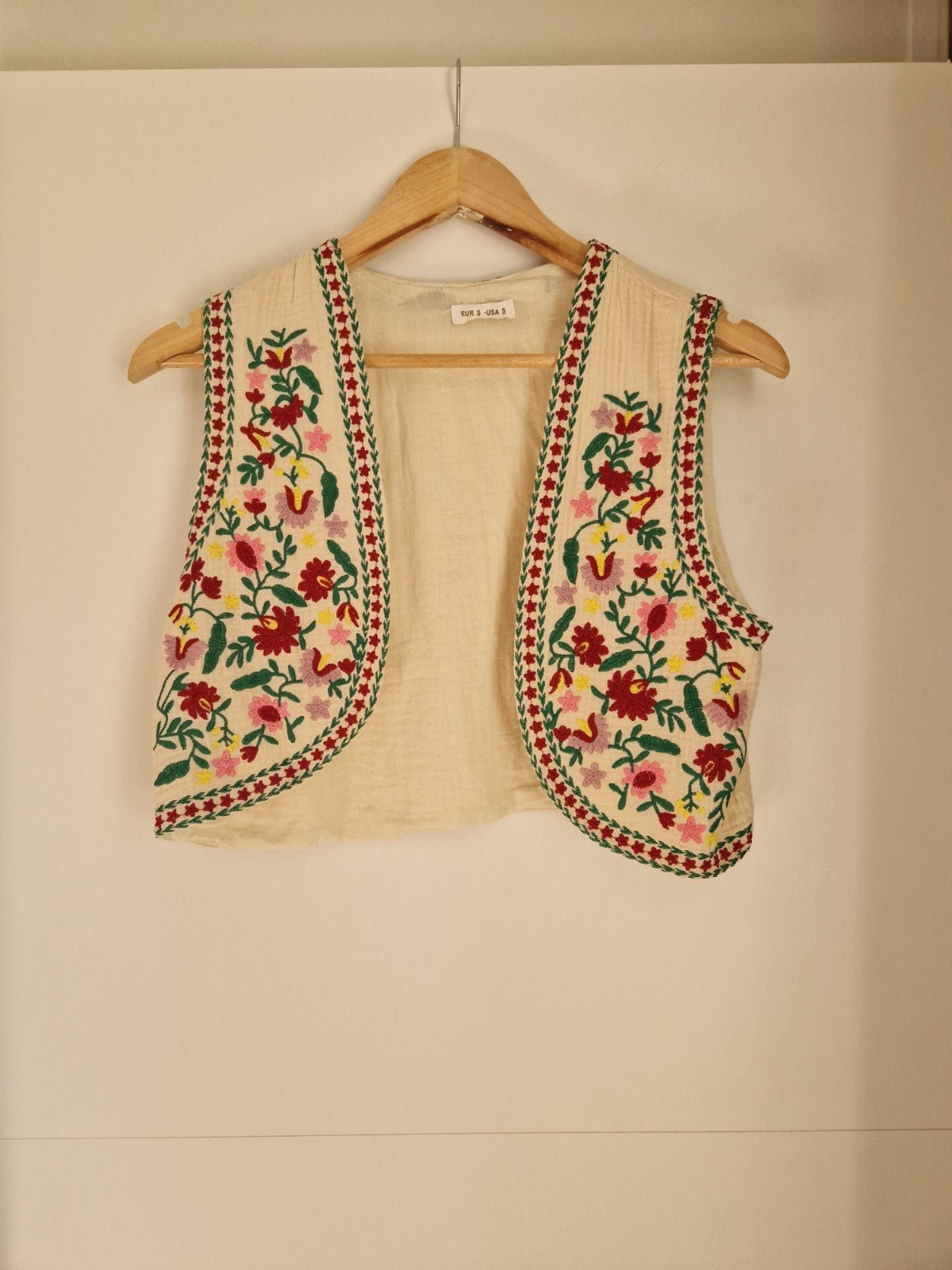 Geborduurd boho giletje met bloemen - Ecru/Beige – Maat XS/S, Kleding | Dames, Overige typen, Beige, Ophalen of Verzenden, Zo goed als nieuw