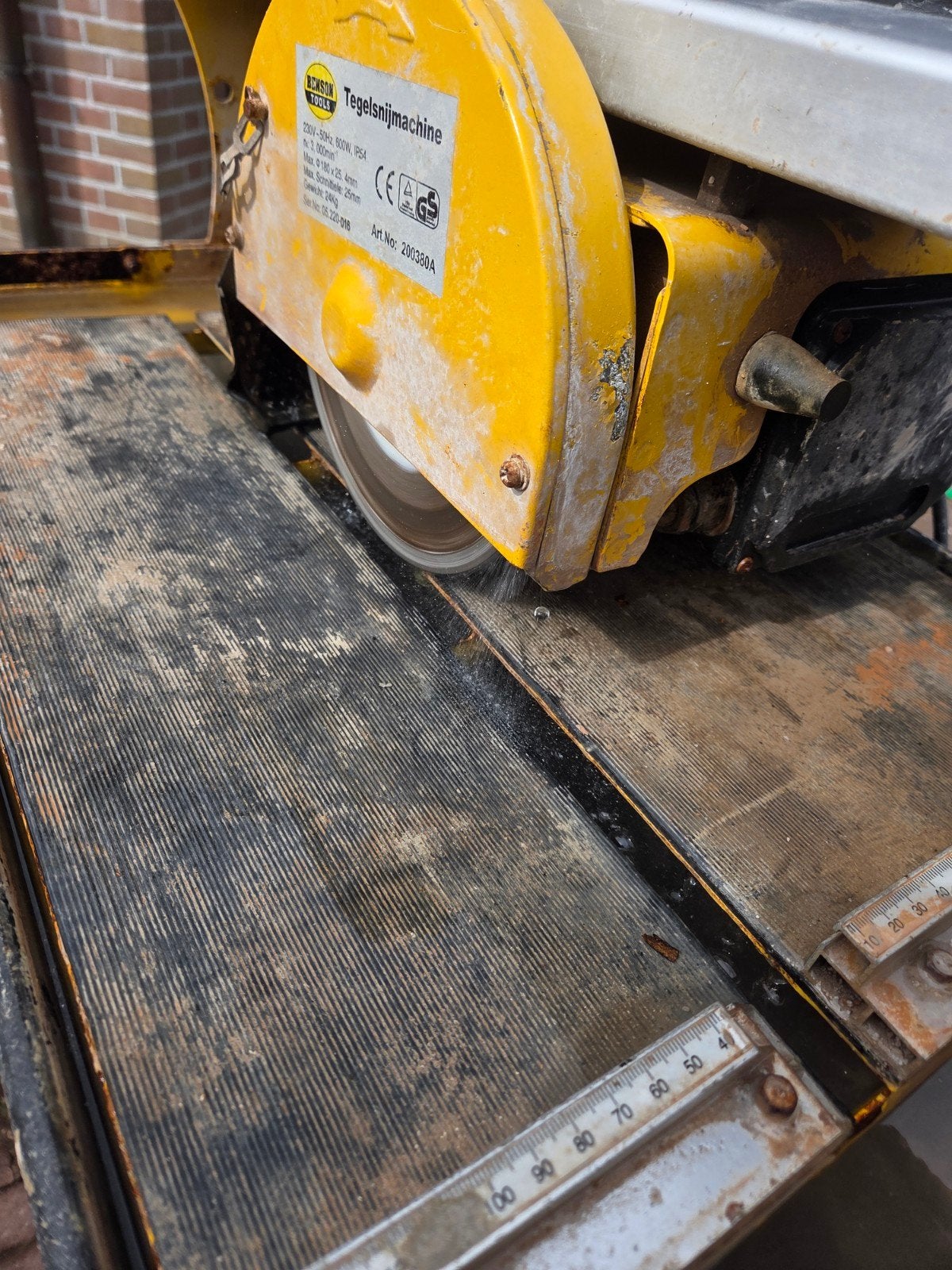 Tegelzaag machine met watergekoelde diamantzaag, Ophalen, Minder dan 30 mm, Gebruikt, Benson Tools
