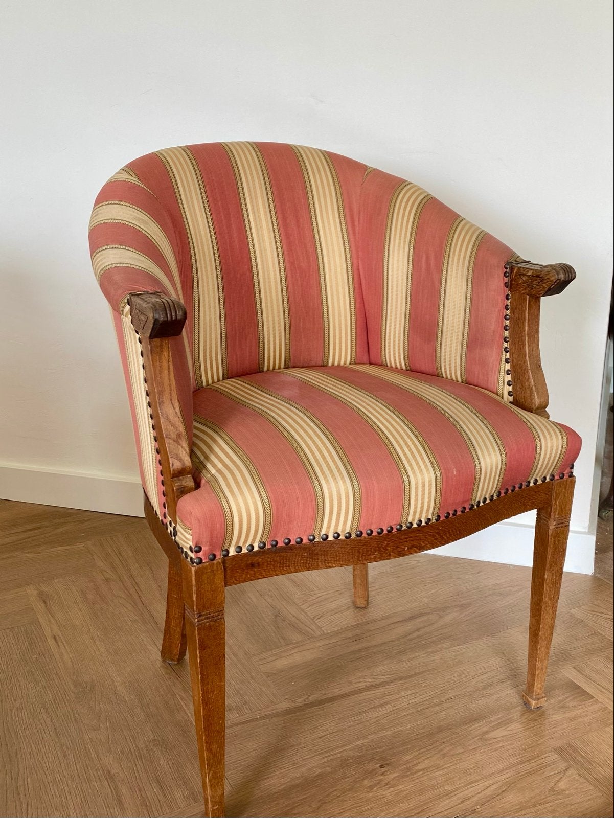 Antieke fauteuil met gestreepte bekleding