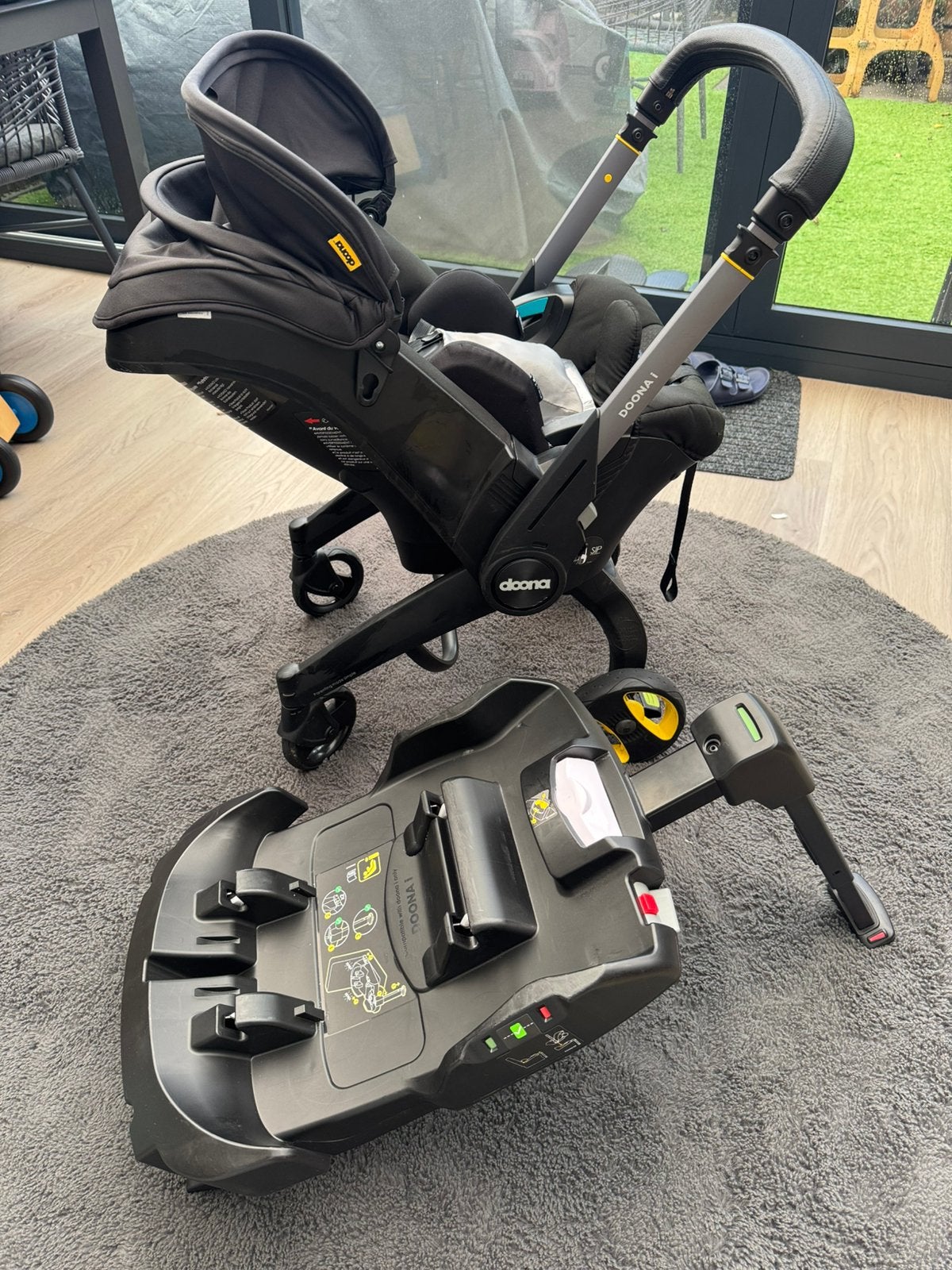 Doona i Autostoel/Kinderwagen + Isofix-basis – Nitro Black, Ophalen, Zo goed als nieuw, Overige merken, Verstelbare rugleuning
