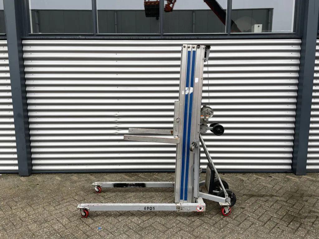 Genie SLC-24 Materiaallift kanaallift (bj 2013), Zakelijke goederen, Machines en Bouw | Liften, Steigers en Ladders