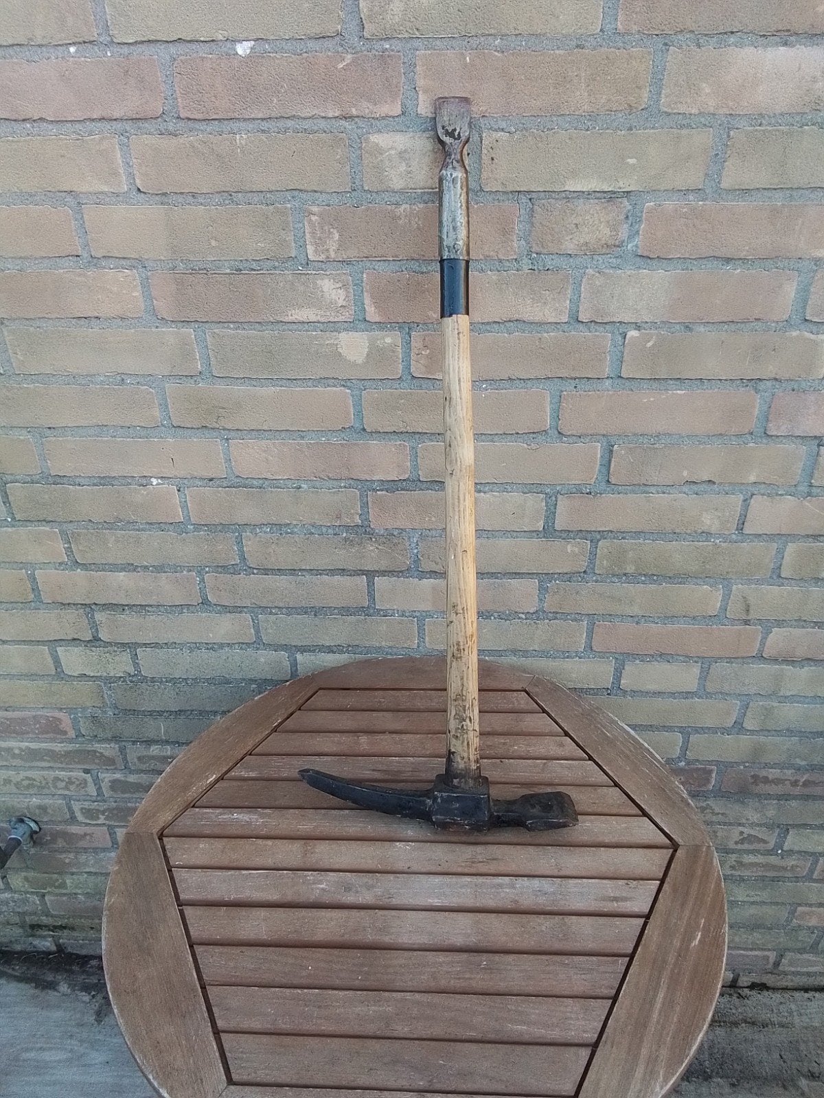 Oude pikhouweel met houten steel, Ophalen, Gebruikt, Overige typen, Overige merken