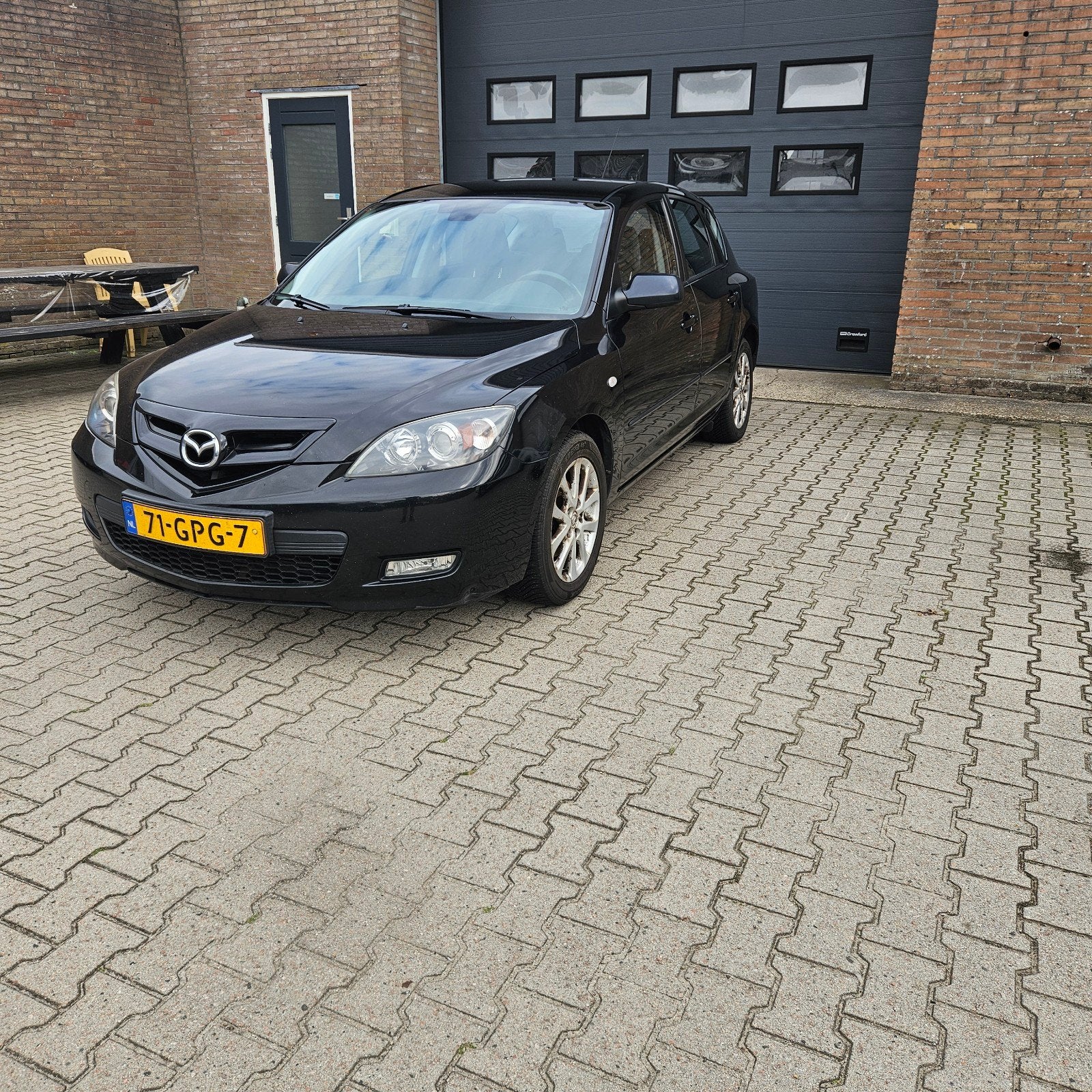 Mazda 3 1.6 Hatchback 2008 Zwart. Nieuwe apk., Auto's, Voorwielaandrijving, Stof, 4 cilinders, Zwart