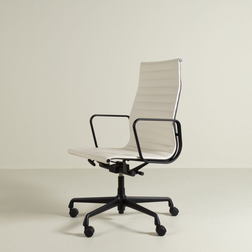 Vitra EA 119 Bureaustoel Wit Leer - Zwart, Vitra, Zo goed als nieuw, Niet ingevuld, Niet ingevuld