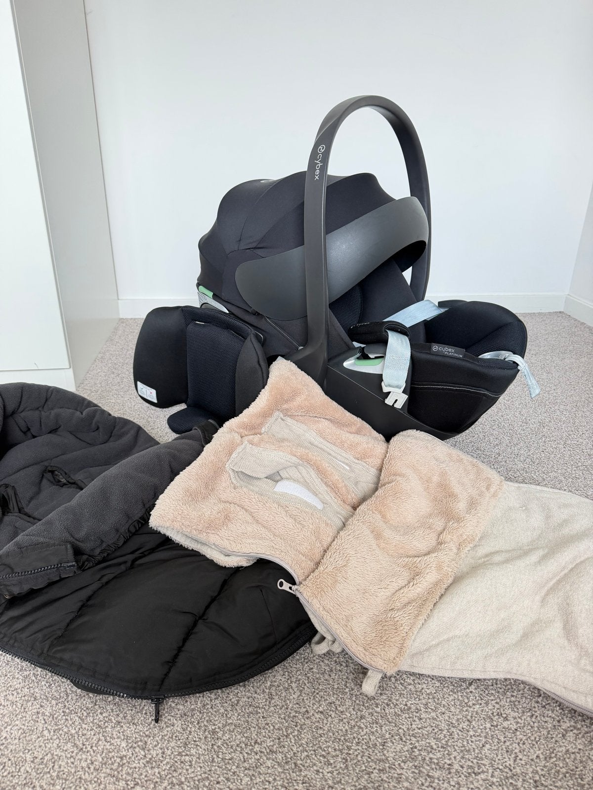 Cybex Platinum Cloud T- Plus autostoel met adapters, Autogordel of Isofix, Slaapstand, Zo goed als nieuw, 0 t/m 13 kg