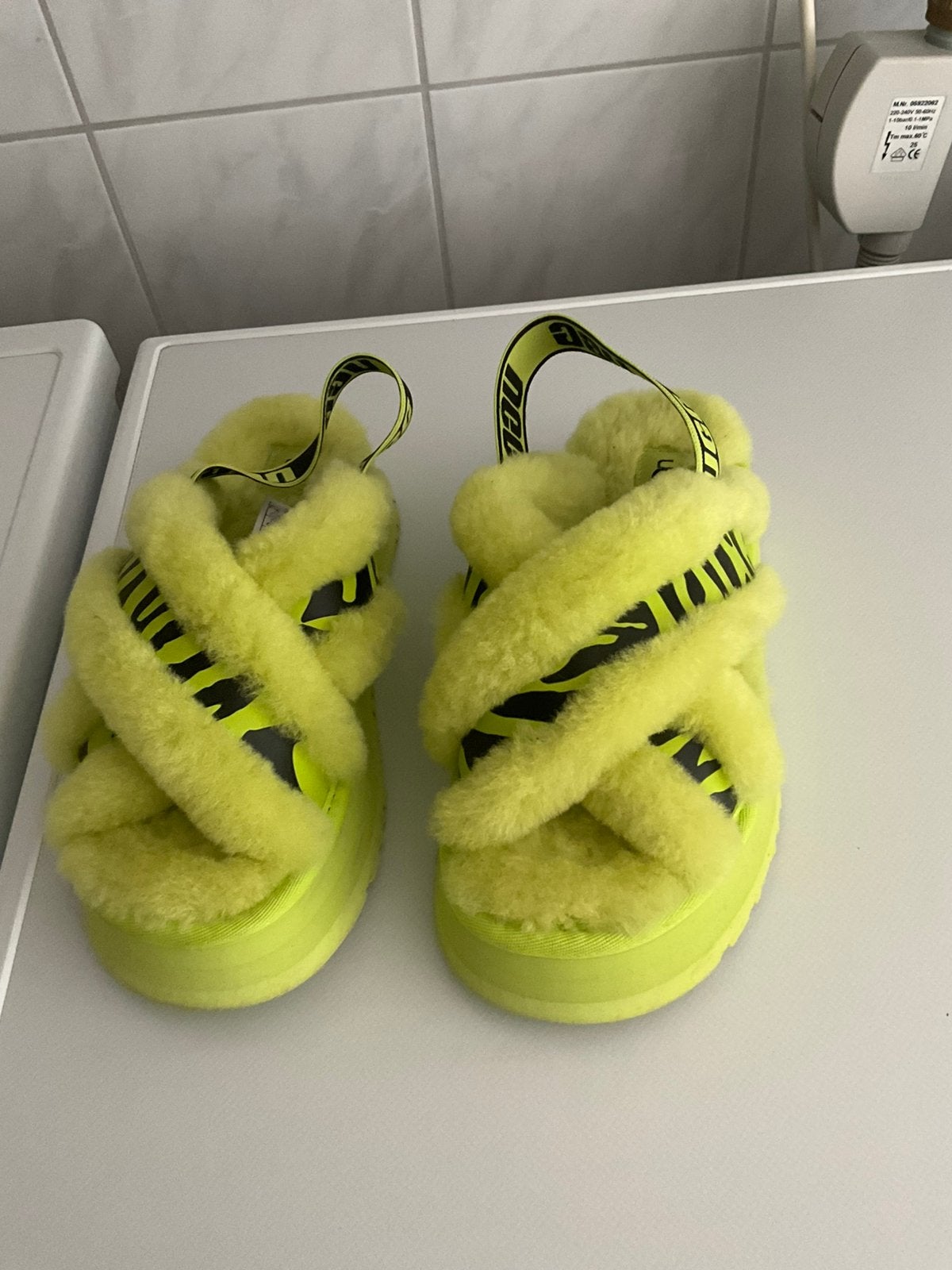 UGG sandaal, Overige kleuren, Nieuw, Sandalen of Muiltjes, Ophalen of Verzenden