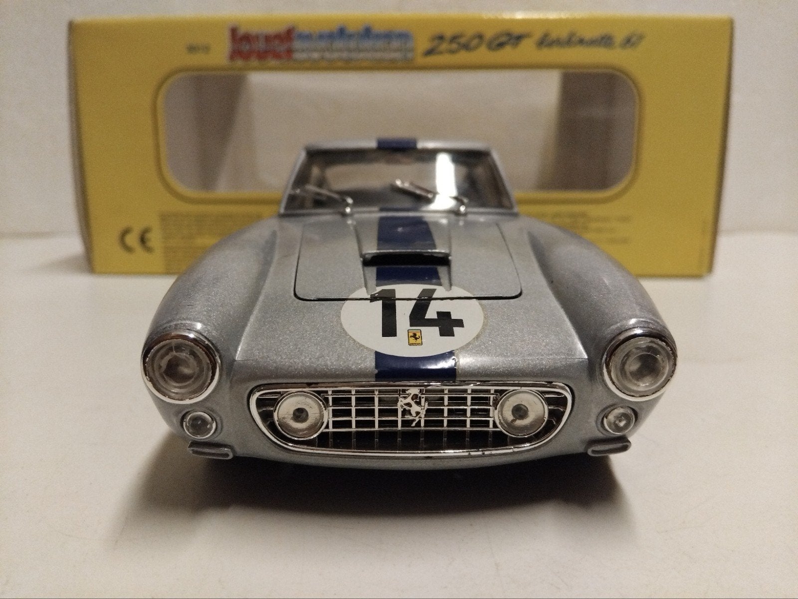 Ferrari 250 GT SWB Berlinetta #14 Revell Jouef 1:18 KRD, Hobby en Vrije tijd, Modelauto's | 1:18, Ophalen of Verzenden, Zo goed als nieuw