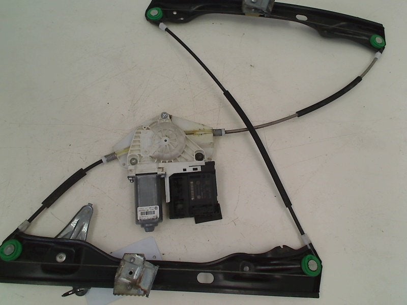 Raammechaniek Elek Links Voor + MOTOR Passat Variant (3C5), Gebruikt, Volkswagen, Volkswagen AG, Kundenbetreuung@volkswagen.de