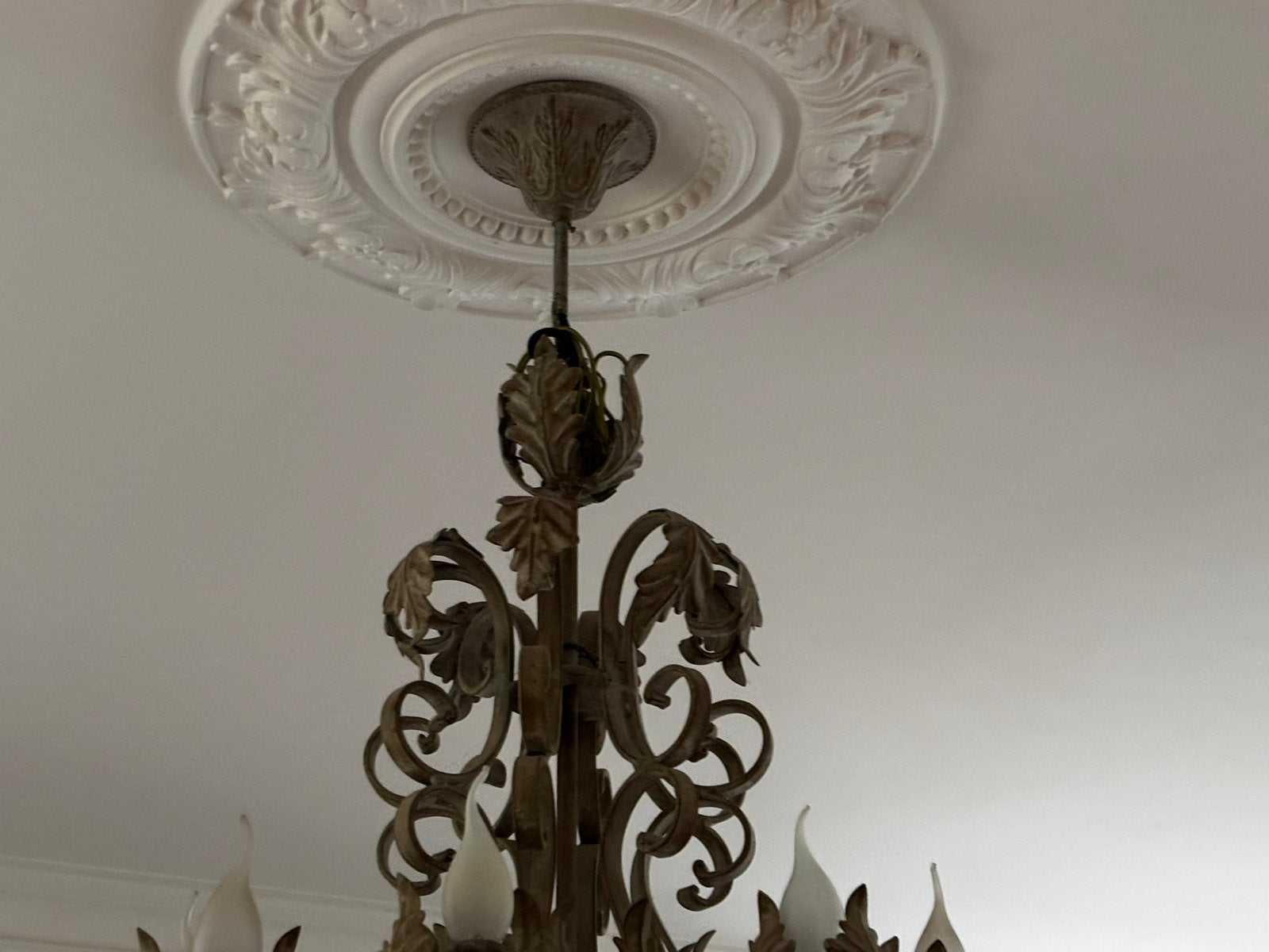 Brocante Kroonluchter - Smeedijzeren Bladmotief, Huis en Inrichting, Lampen | Kroonluchters, Ophalen, Gebruikt, Metaal