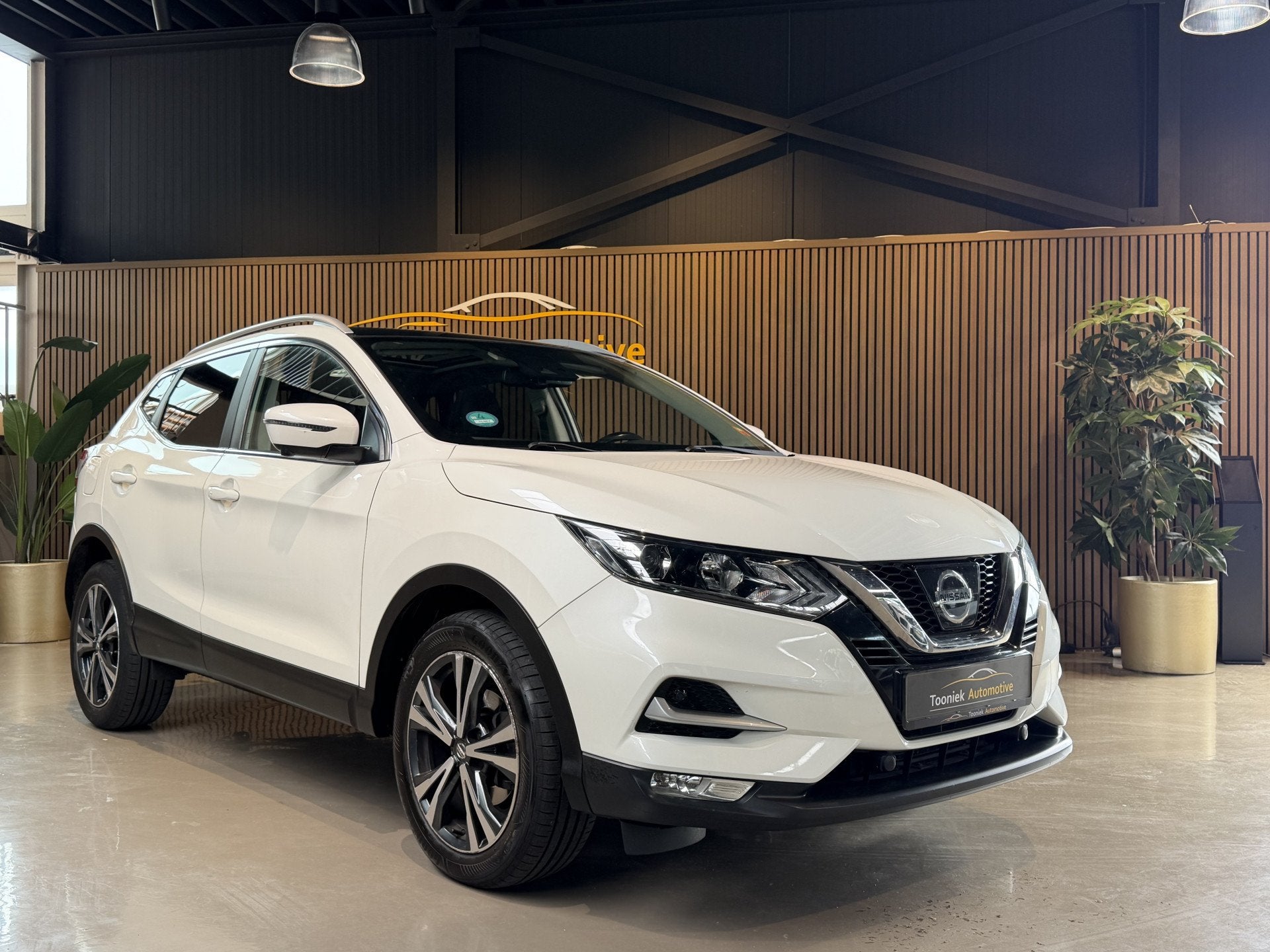 Nissan QASHQAI 1.2 N-Connecta Automaat Panorama navigatie lm, Stof, Gebruikt, 4 cilinders, Met garantie (alle)