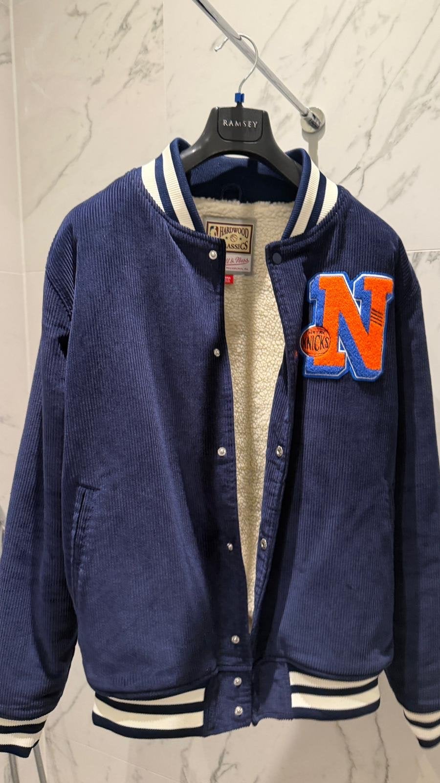 Mitchell & Ness NBA Knicks Corduroy Varsity Jacket XL, Ophalen, Nieuw, Maat 56/58 (XL), Blauw