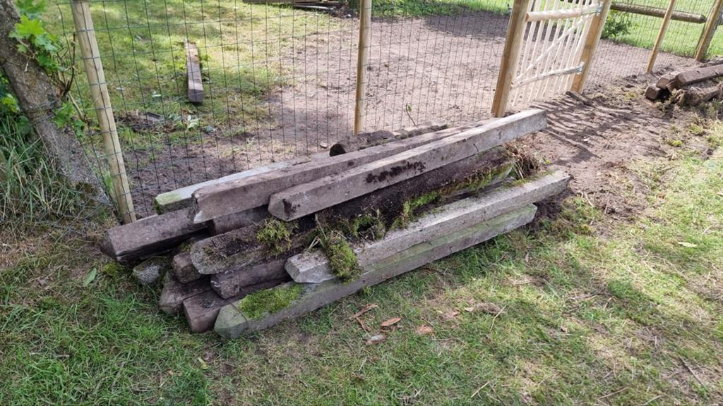 Betonnen tuinpalen t.e.a.b.!, Ophalen, Gebruikt, 180 tot 250 cm, Palen