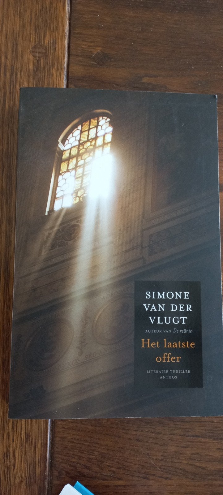 Het laatste offer - Simone v  d Vlugt (Literaire thriller), Boeken, Simone v d Vlugt, Ophalen of Verzenden, Zo goed als nieuw