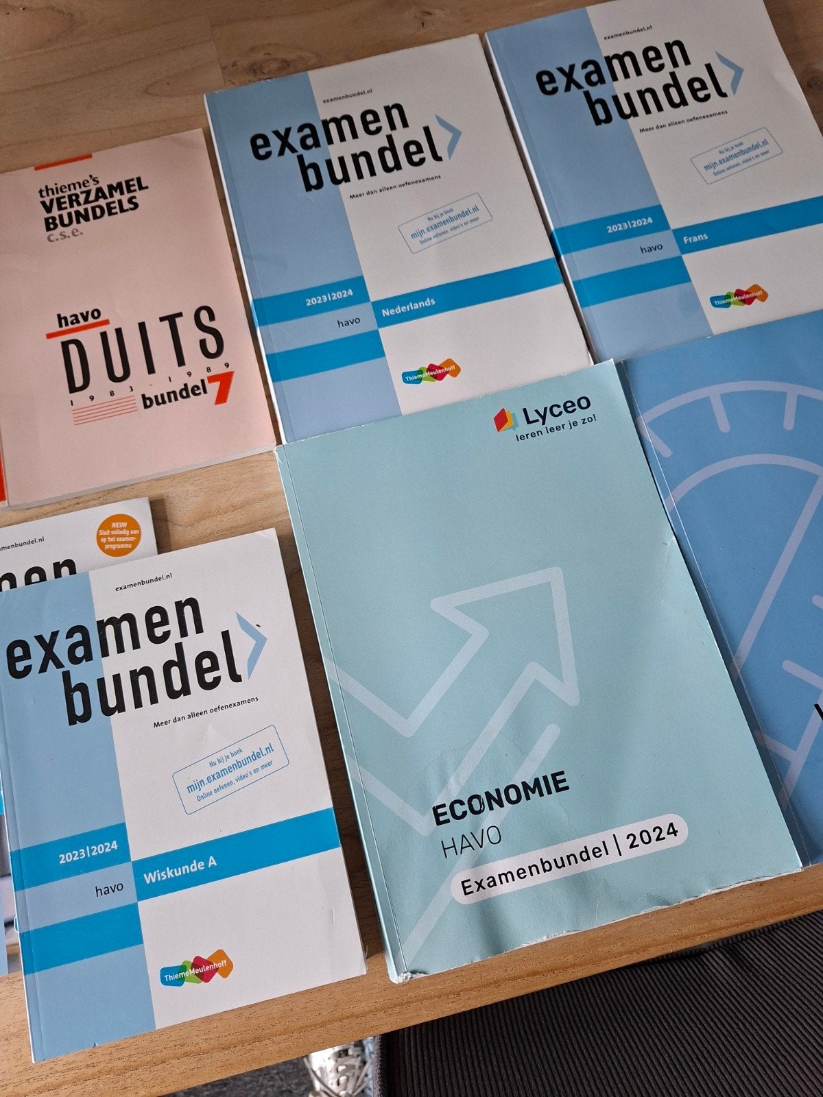 Examenbundels 2023/2024 - Ned, Frans, Wiskunde A, Eco, Ophalen of Verzenden, Gelezen, HAVO, Nederlands