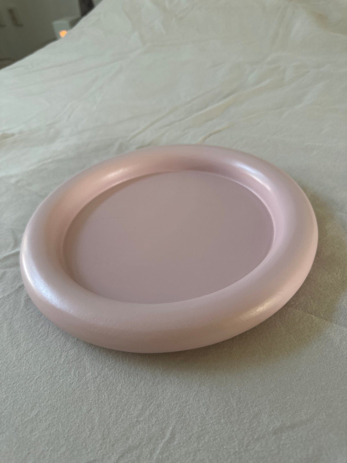 Rond dienblad - Roze - Doorsnede 26 cm, Huis en Inrichting, Met opstaande rand, Rond, Ophalen of Verzenden, Zo goed als nieuw