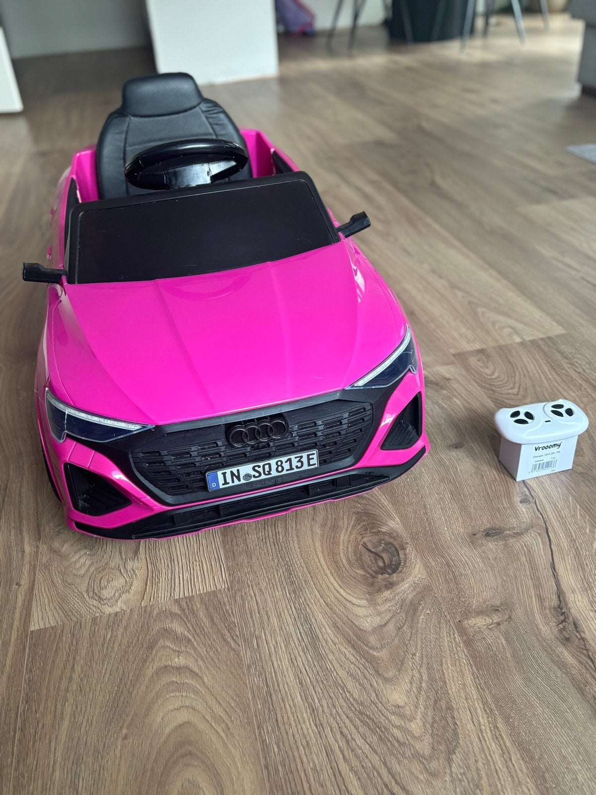 Roze Audi Q8 elektrische kinderauto met afstandsbediening, Kinderen en Baby's, Ophalen, Zo goed als nieuw, Overige typen