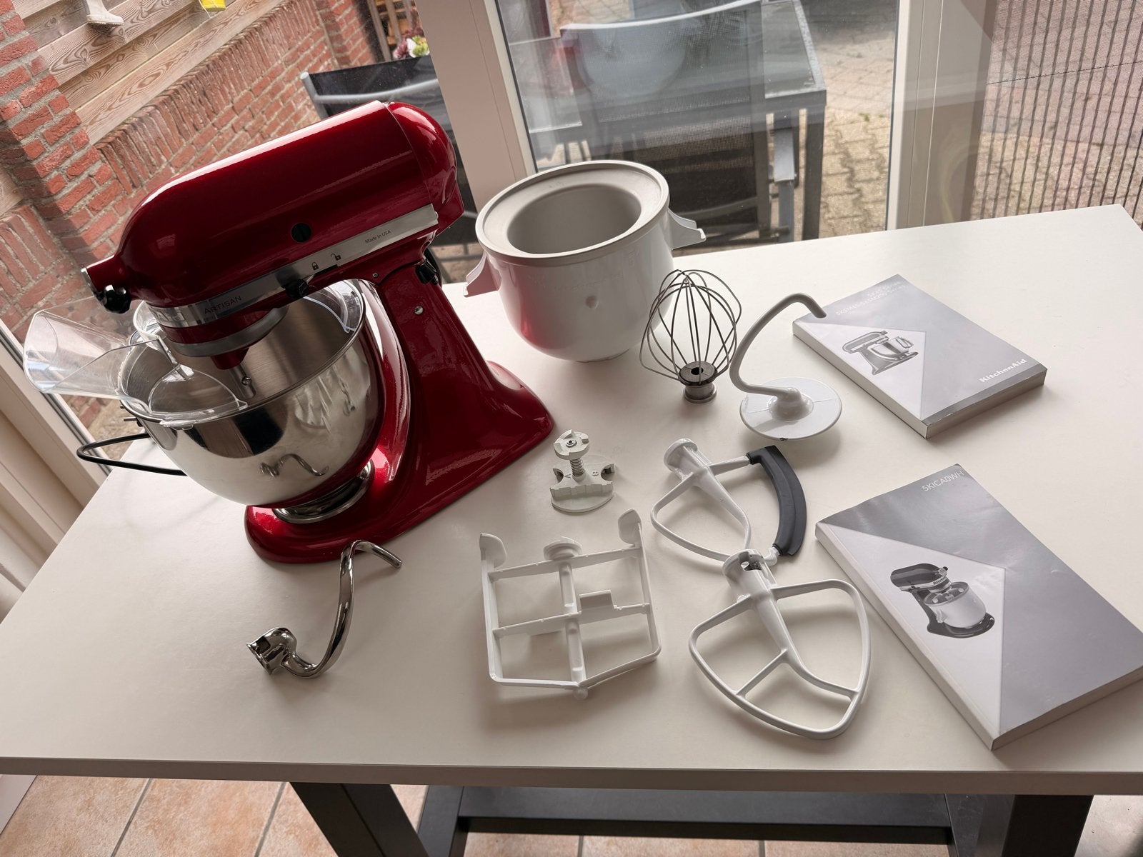 KitchenAid Artisan Keukenmixer - Rood incl. roomijsmaker, Ophalen, 4 liter of meer, 3 snelheden of meer, Zo goed als nieuw