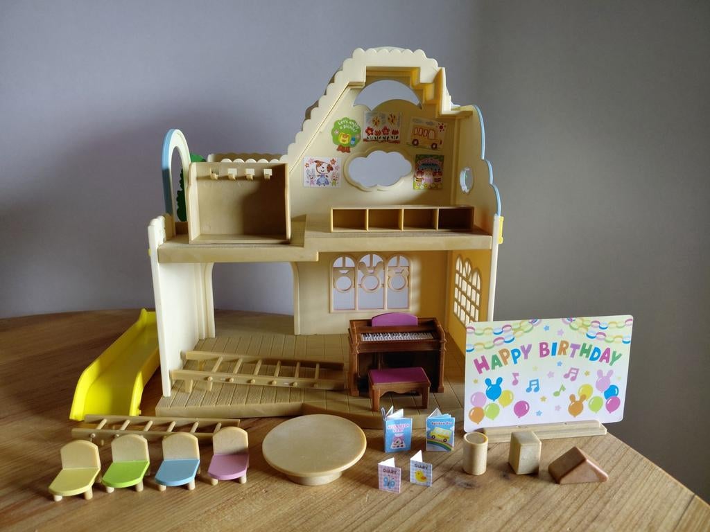 Sylvanian families vintage rainbow nursery/opvang/schooltje, Kinderen en Baby's, Speelgoed | Poppenhuizen, Ophalen of Verzenden