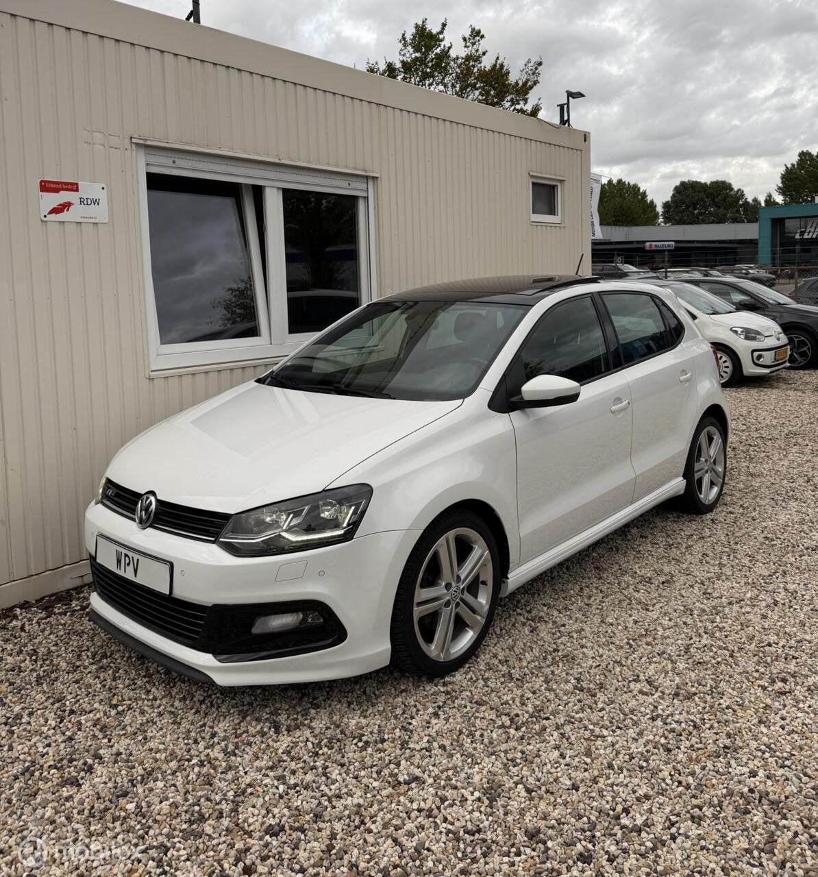 Volkswagen Polo 1.2 TSI 110PK 3X R-Line Panoramadak Xenon, Dealer onderhouden, Gebruikt, 4 cilinders, Bedrijf
