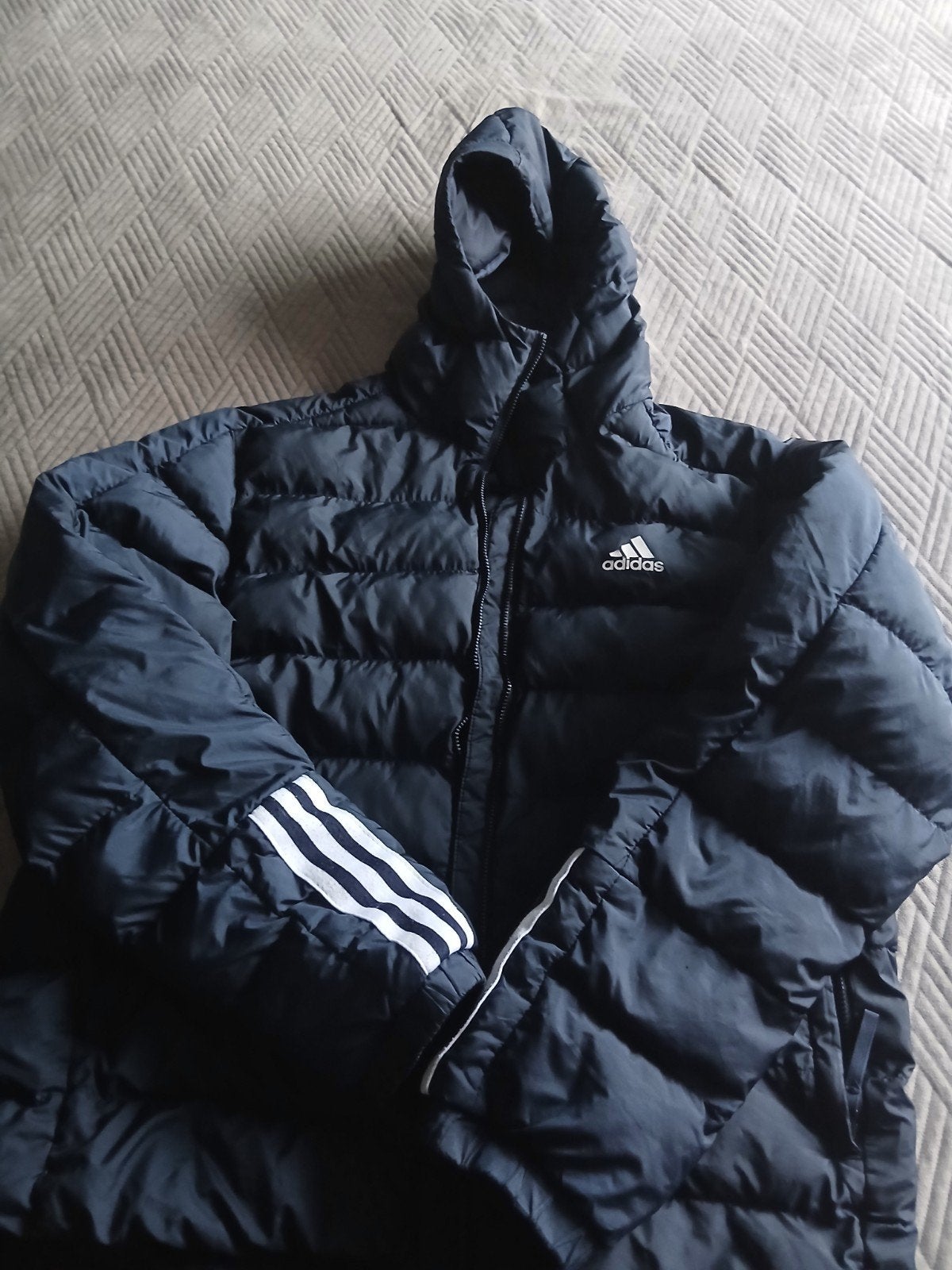 Adidas gewatteerde jas met capuchon, Ophalen of Verzenden, Zo goed als nieuw, Adidas, Maat 48/50 (M)