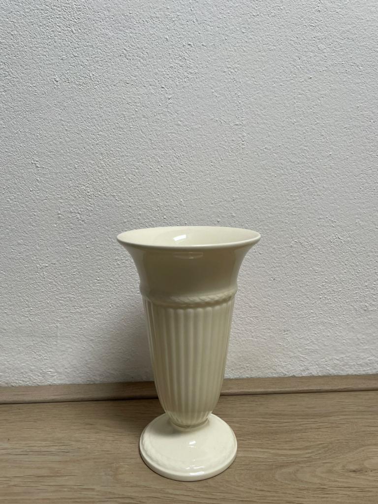 Wedgwood Crème/witte Vaas, Antiek en Kunst, Ophalen of Verzenden