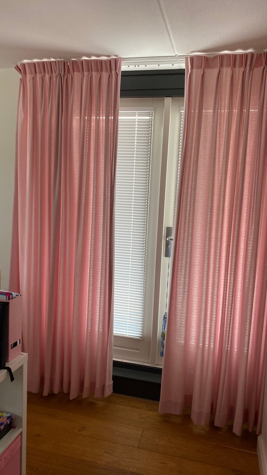 Kamer hoge roze gordijnen (merk Hema), Huis en Inrichting, Stoffering | Gordijnen en Lamellen, Ophalen, Zo goed als nieuw, Roze