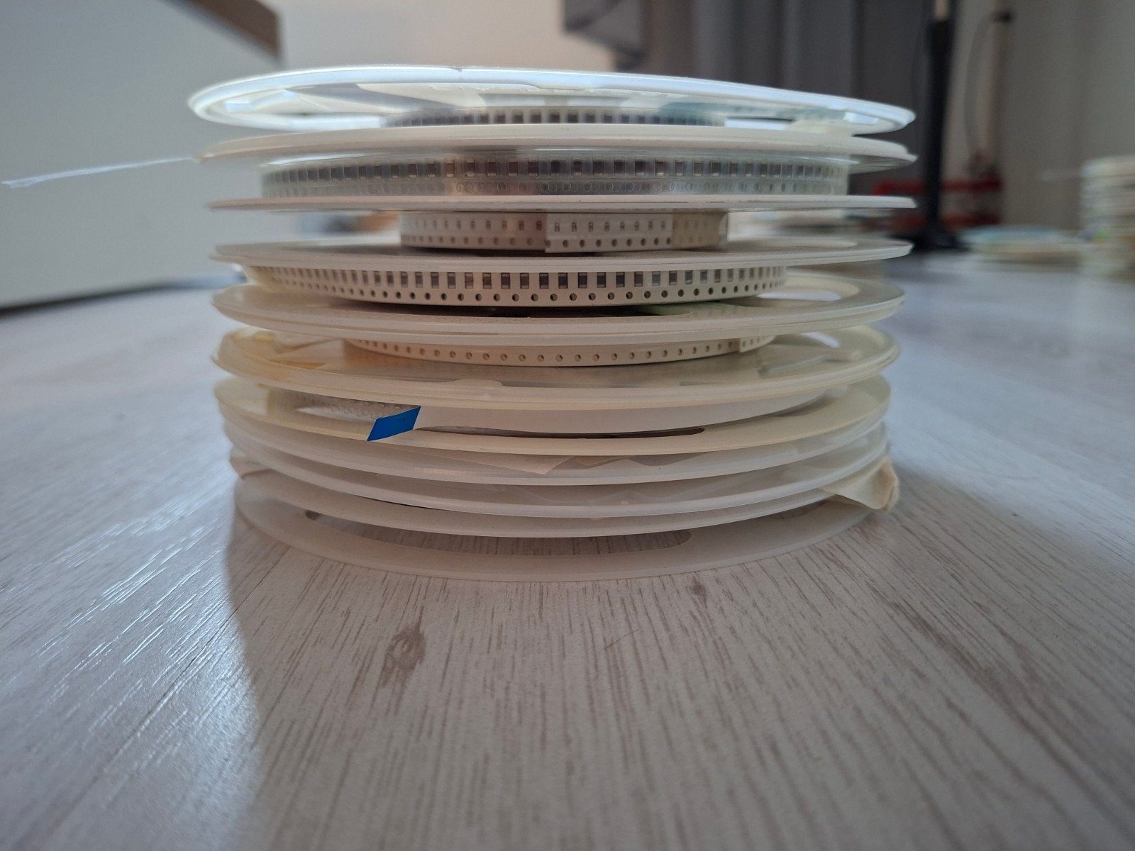 8 rollen SMD condensators verschillende waardes en grotes, Ophalen of Verzenden, Nieuw