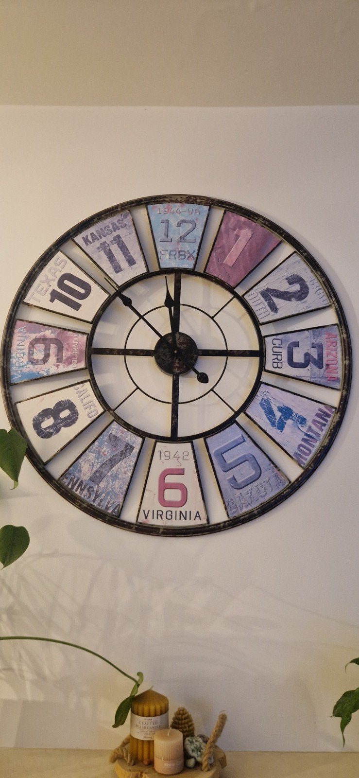 Grote wandklok 80cm diameter - Vintage nummerplaten design, Ophalen, Zo goed als nieuw, Analoog, Wandklok