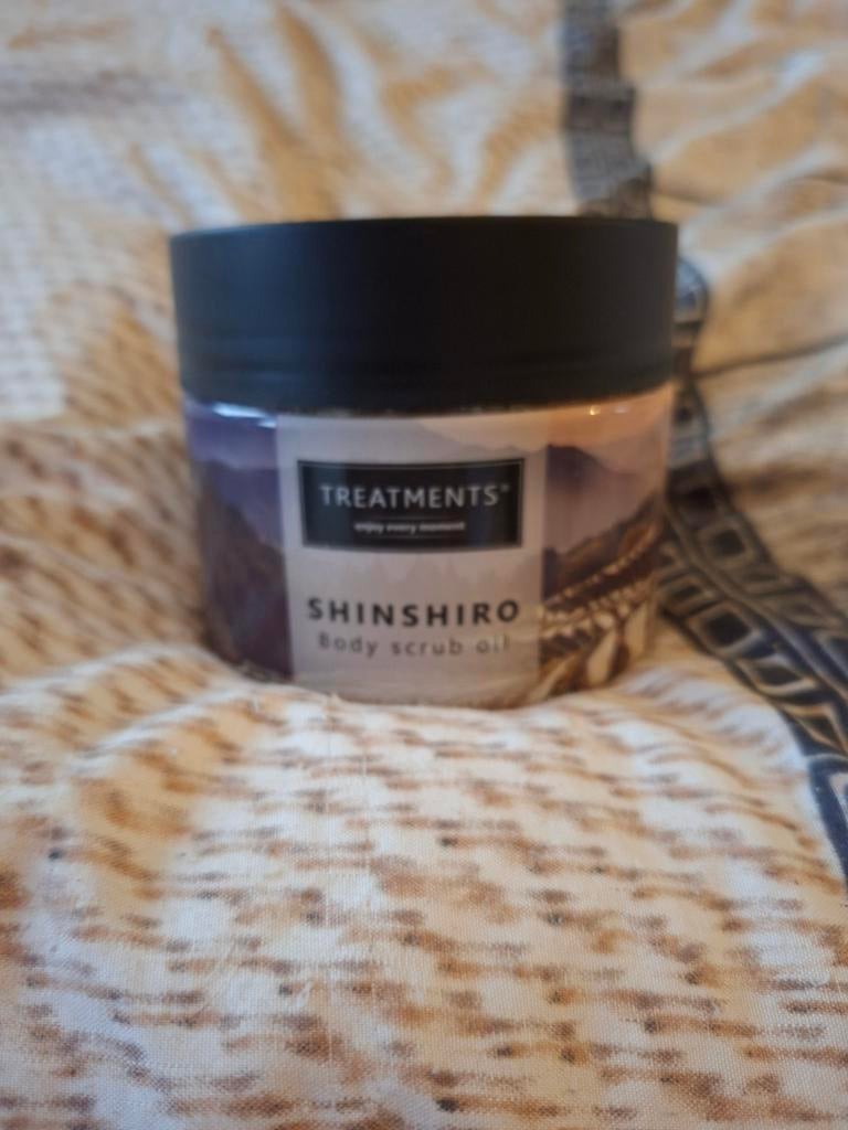 Treatments Shinshiro Body Scrub Oil - Nieuw, Sieraden, Tassen en Uiterlijk, Uiterlijk | Lichaamsverzorging, Ophalen of Verzenden