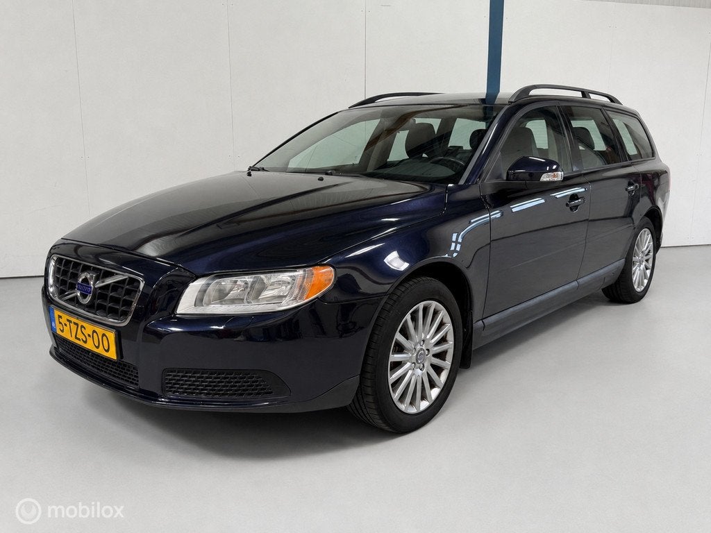 Volvo V70 2.5T Momentum AUTOMAAT / LEER / XENON, Blauw, 2521 cc, 93 €/maand, Euro 4