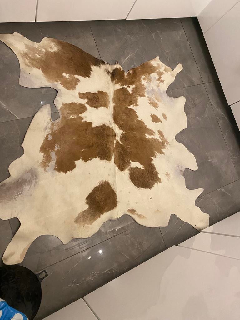 Koeien vacht tapijt, Huis en Inrichting, Stoffering | Tapijten en Kleden, Ophalen, Zo goed als nieuw, Rechthoekig, 200 cm of meer
