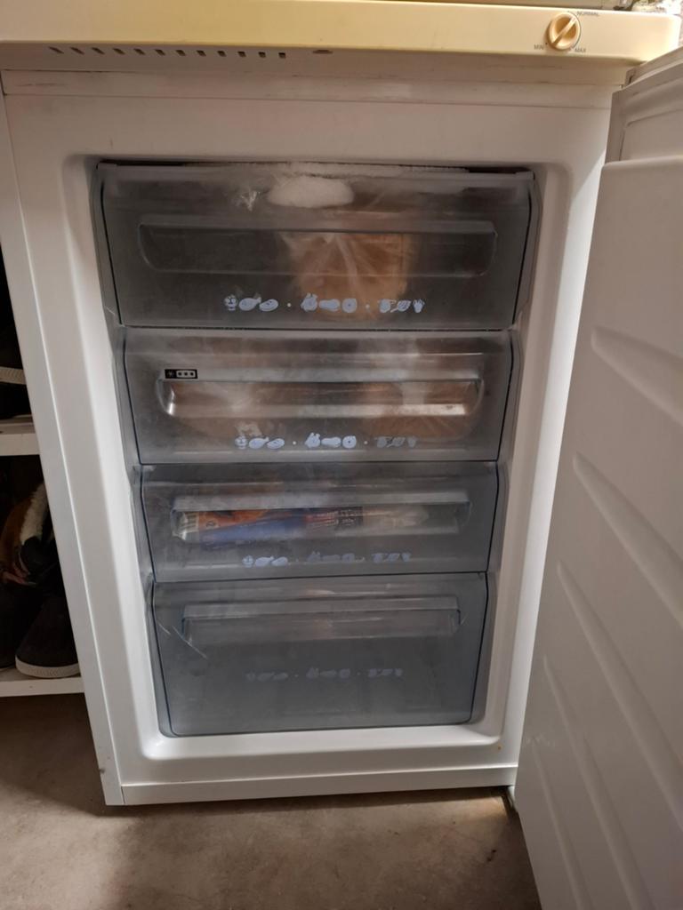 Nette schone vriezer Exquisit 4 lades, Witgoed en Apparatuur, Gebruikt, Minder dan 60 cm, Vrijstaand, Ophalen