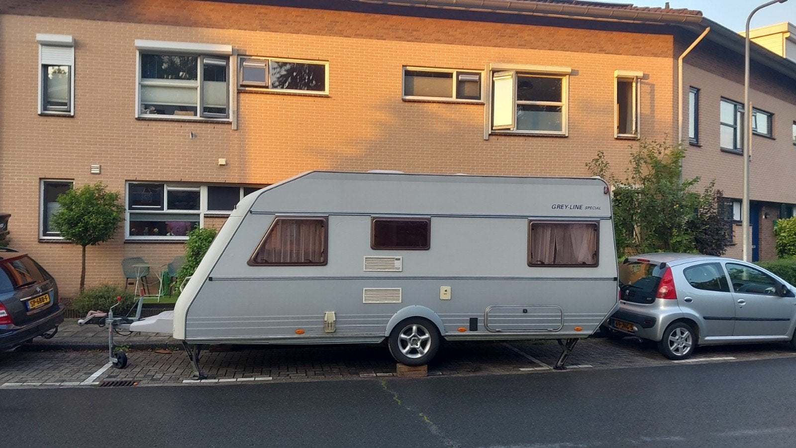 Kip Grey-Line Special Caravan, Caravans en Kamperen, Caravans, Schokbreker, Vast bed, Rondzit, Kip