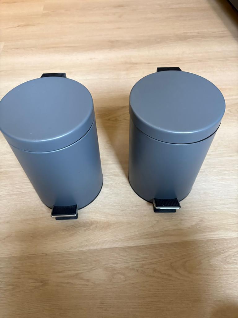 2 Aqua Vive pedaalemmers donkergrijs - Zo goed als nieuw, Huis en Inrichting, Woonaccessoires | Prullenbakken, Ophalen, Kunststof