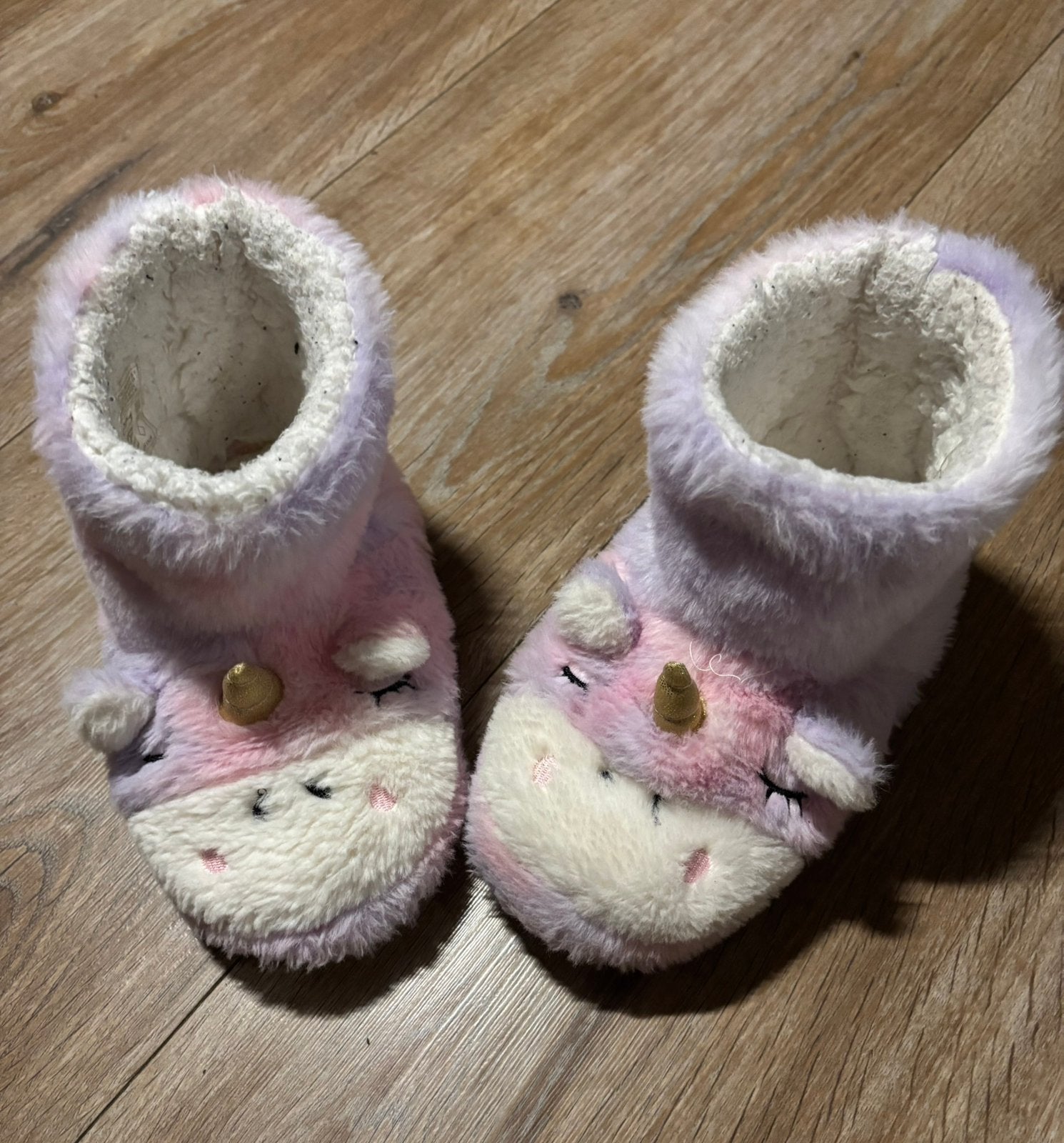 Te koop warme sloffen maat 33 (vallen kkeun), Kinderen en Baby's, Ophalen of Verzenden, Zo goed als nieuw, Jongen of Meisje, Overige typen