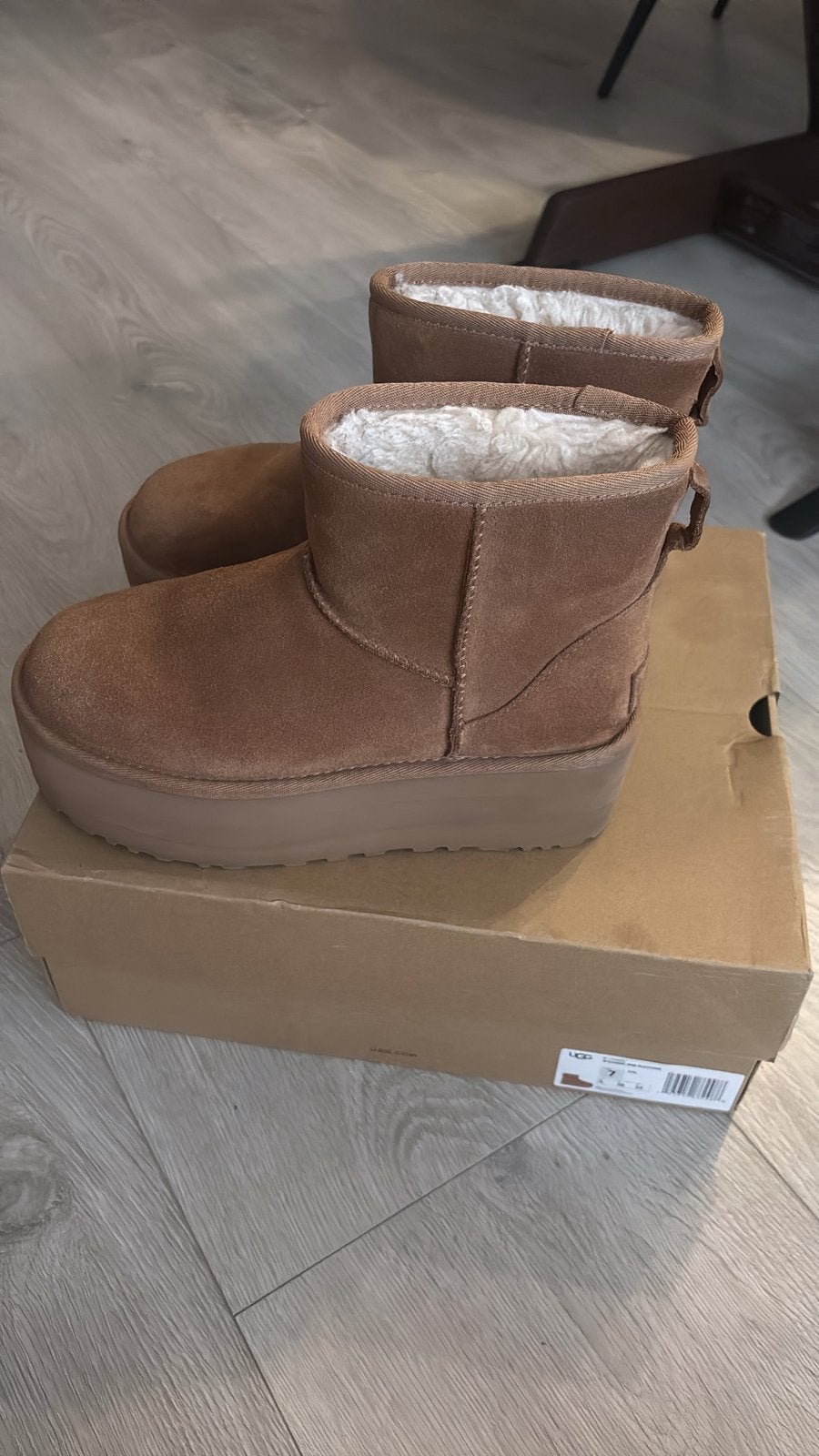 UGG Classic Mini Platform Chestnut – maat 38, Bruin, Lage of Enkellaarzen, Ophalen of Verzenden, Zo goed als nieuw