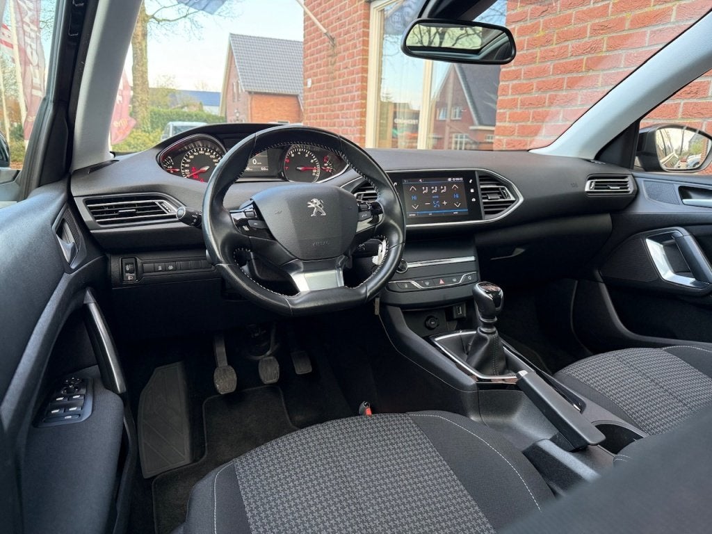 Peugeot 308 SW 1.2 PureT.Blue L. Ex PANO / CAMERA / D-RIEM V, Auto's, Stof, Gebruikt, 1199 cc, Origineel Nederlands