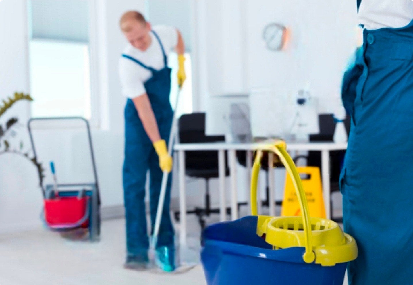 Opzoek naar schoonmaak werk,of naai,chaffeur, Vacatures